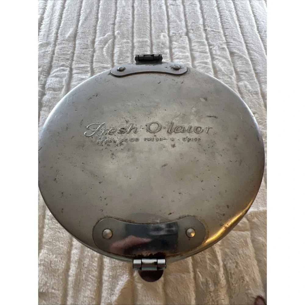 Fresh-O-Lator Storage Canister‎ Aluminum Hinged Lid Original Condition 7.5